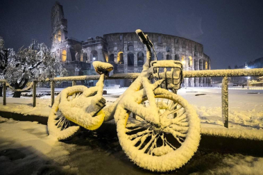 Tras un fin de semana lluvioso, los pronósticos se cumplieron y la ola de frío ha llegado a Italia.