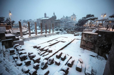 Tras un fin de semana lluvioso, los pronósticos se cumplieron y la ola de frío ha llegado a Italia.