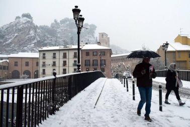 El puerto de Urbasa continúa cerrado y en la autovía del Camino hay problemas para circular