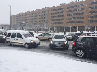 Atascos en Pamplona por la nieve