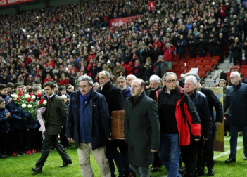 14.000 personas han despedido a 'Quini' en un funeral celebrado en El Molinón.