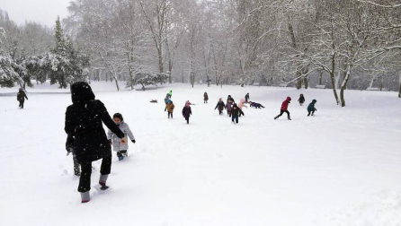 El puerto de Urbasa continúa cerrado y en la autovía del Camino hay problemas para circular