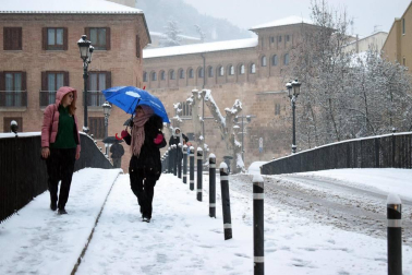 El puerto de Urbasa continúa cerrado y en la autovía del Camino hay problemas para circular