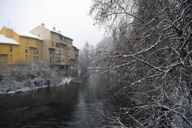 El puerto de Urbasa continúa cerrado y en la autovía del Camino hay problemas para circular
