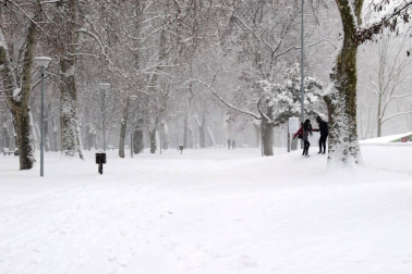 El puerto de Urbasa continúa cerrado y en la autovía del Camino hay problemas para circular