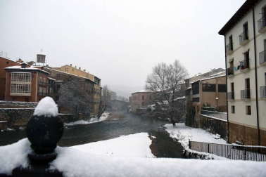El puerto de Urbasa continúa cerrado y en la autovía del Camino hay problemas para circular