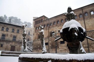 El puerto de Urbasa continúa cerrado y en la autovía del Camino hay problemas para circular