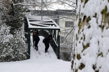 El puerto de Urbasa continúa cerrado y en la autovía del Camino hay problemas para circular