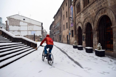 El puerto de Urbasa continúa cerrado y en la autovía del Camino hay problemas para circular