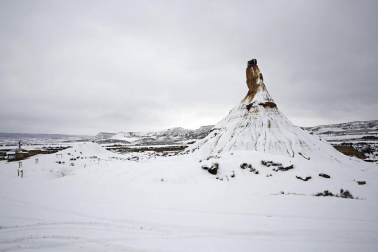Estampas de todos los rincones de Navarra bajo el manto blanco caído el último día de febrero.