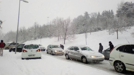 La nieve ha llegado para despedir febrero a Navarra.