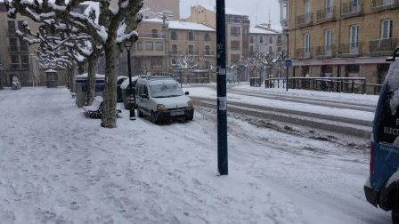 La nieve ha llegado para despedir febrero a Navarra.