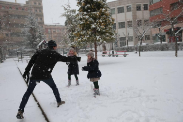 Imágenes de la nieve que ha llegado ala Ribera de Navarra este 27 de febrero de 2018