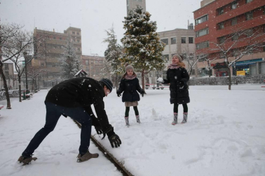 Imágenes de la nieve que ha llegado ala Ribera de Navarra este 27 de febrero de 2018