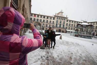 Imágenes de la nieve que ha llegado ala Ribera de Navarra este 27 de febrero de 2018