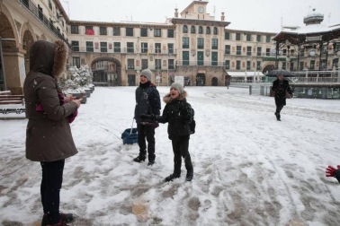 Imágenes de la nieve que ha llegado ala Ribera de Navarra este 27 de febrero de 2018