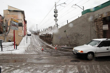 La nevada en Navarra cancela vuelos y autobuses y corta el tráfico de trenes