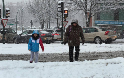 La nevada en Navarra cancela vuelos y autobuses y corta el tráfico de trenes