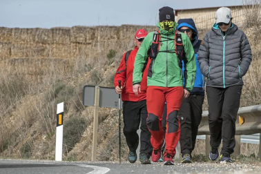 Los peregrinos emprendieron el camino a Javier desde Tierra Estella este viernes