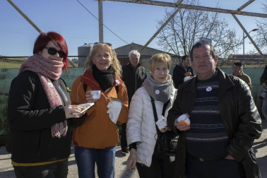 El día de la tostada de Arróniz reunió el domingo 25 de febrero a más de 10.000 personas, que disfrutaron con la  cata del aceite virgen extra de la almazara Mendía en una degustación popular en la que se repartieron hasta 15.000 rebanadas de pan. Los asistentes también pudieron entretener la mañana en el mercado de artesanía instalado junto al trujal. Previamente, se había producido también el decimoquinto capítulo de la Orden de la Oliva de Navarra.