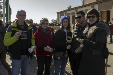 El día de la tostada de Arróniz reunió el domingo 25 de febrero a más de 10.000 personas, que disfrutaron con la  cata del aceite virgen extra de la almazara Mendía en una degustación popular en la que se repartieron hasta 15.000 rebanadas de pan. Los asistentes también pudieron entretener la mañana en el mercado de artesanía instalado junto al trujal. Previamente, se había producido también el decimoquinto capítulo de la Orden de la Oliva de Navarra.