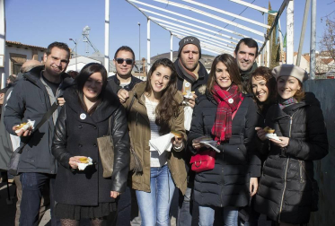 El día de la tostada de Arróniz reunió el domingo 25 de febrero a más de 10.000 personas, que disfrutaron con la  cata del aceite virgen extra de la almazara Mendía en una degustación popular en la que se repartieron hasta 15.000 rebanadas de pan. Los asistentes también pudieron entretener la mañana en el mercado de artesanía instalado junto al trujal. Previamente, se había producido también el decimoquinto capítulo de la Orden de la Oliva de Navarra.