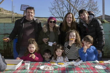 El día de la tostada de Arróniz reunió el domingo 25 de febrero a más de 10.000 personas, que disfrutaron con la  cata del aceite virgen extra de la almazara Mendía en una degustación popular en la que se repartieron hasta 15.000 rebanadas de pan. Los asistentes también pudieron entretener la mañana en el mercado de artesanía instalado junto al trujal. Previamente, se había producido también el decimoquinto capítulo de la Orden de la Oliva de Navarra.