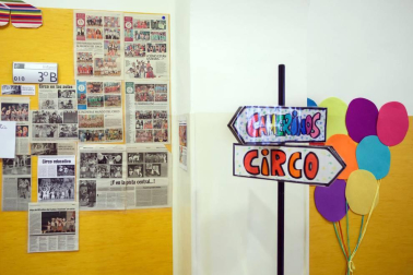 Los más pequeños del Colegio Sagrado Corazón de Pamplona han transformado las aulas en una pista de circo, en la que desfilaron -para orgullo de sus familiares y profesores- interpretando mil y un papeles circenses. Domadores, bailarinas, forzudos y forzudas, payasos y magos y animales como leones o elefantes formaron parte de este mundo imaginario que consiguió contagiar su alegría a todos los presentes.