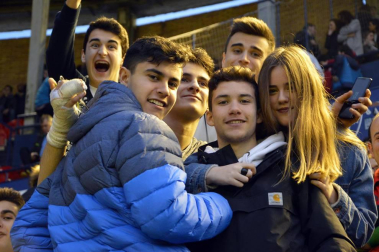 ¿Estuviste en el estadio durante el partido? Trata de encontrarte en la grada.