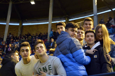 ¿Estuviste en el estadio durante el partido? Trata de encontrarte en la grada.