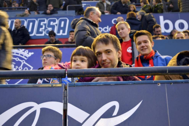 ¿Estuviste en el estadio durante el partido? Trata de encontrarte en la grada.