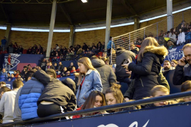 ¿Estuviste en el estadio durante el partido? Trata de encontrarte en la grada.