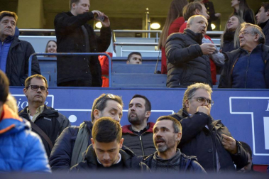 ¿Estuviste en el estadio durante el partido? Trata de encontrarte en la grada.