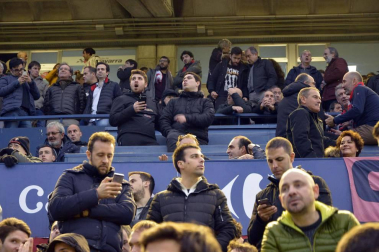 ¿Estuviste en el estadio durante el partido? Trata de encontrarte en la grada.