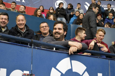 ¿Estuviste en el estadio durante el partido? Trata de encontrarte en la grada.