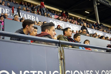 ¿Estuviste en el estadio durante el partido? Trata de encontrarte en la grada.