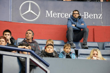 ¿Estuviste en el estadio durante el partido? Trata de encontrarte en la grada.