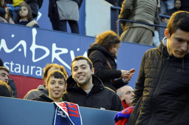 ¿Estuviste en el estadio durante el partido? Trata de encontrarte en la grada.