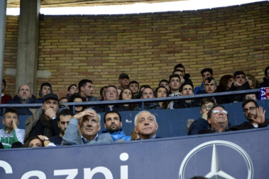 ¿Estuviste en el estadio durante el partido? Trata de encontrarte en la grada.