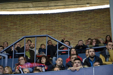¿Estuviste en el estadio durante el partido? Trata de encontrarte en la grada.