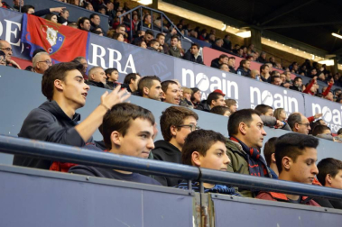 ¿Estuviste en el estadio durante el partido? Trata de encontrarte en la grada.