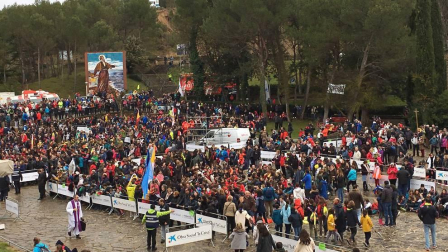 La misa en la explanada del Castillo congrega a miles de peregrinos de la primera Javierada de 2018