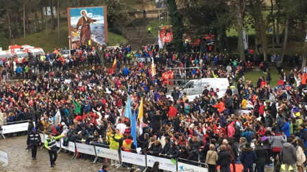 La misa en la explanada del Castillo congrega a miles de peregrinos de la primera Javierada de 2018