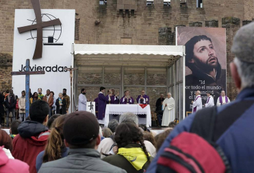 La misa en la explanada del Castillo congrega a miles de peregrinos de la primera Javierada de 2018
