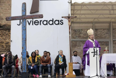 La misa en la explanada del Castillo congrega a miles de peregrinos de la primera Javierada de 2018
