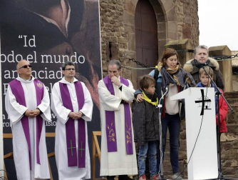 La misa en la explanada del Castillo congrega a miles de peregrinos de la primera Javierada de 2018