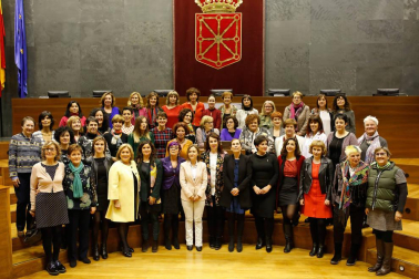 El Parlamento de Navarra acogió un acto de homenaje a las parlamentarias electas desde 1979 con motivo del Dïa Internacional de la Mujer.