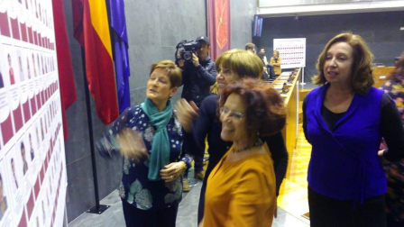 El Parlamento de Navarra acogió un acto de homenaje a las parlamentarias electas desde 1979 con motivo del Dïa Internacional de la Mujer.