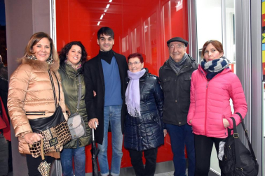 Con la proyección de la premiada 'Handia' los tudelanos cerraron la edición número veinticuatro de su Muestra de Cine Español, que tuvo como sede el Cine Moncayo. Las películas se proyectaron del 27 de febrero al 2 de marzo y además, en la jornada de apertura se pudo disfrutar del corto y el documental premiado en la última gala de los Goya. Una sesión especial en la que este certamen quiso homenajear a todas las madres.
