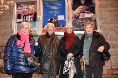 Con la proyección de la premiada 'Handia' los tudelanos cerraron la edición número veinticuatro de su Muestra de Cine Español, que tuvo como sede el Cine Moncayo. Las películas se proyectaron del 27 de febrero al 2 de marzo y además, en la jornada de apertura se pudo disfrutar del corto y el documental premiado en la última gala de los Goya. Una sesión especial en la que este certamen quiso homenajear a todas las madres.